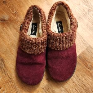 Clark's hard-sole clip slippers, size 6